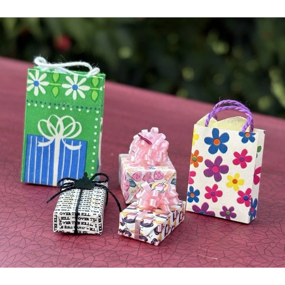 5 Pc Dollhouse Miniature Wrapped Gifts & Bags Presents 1:12 Scale Multicolor